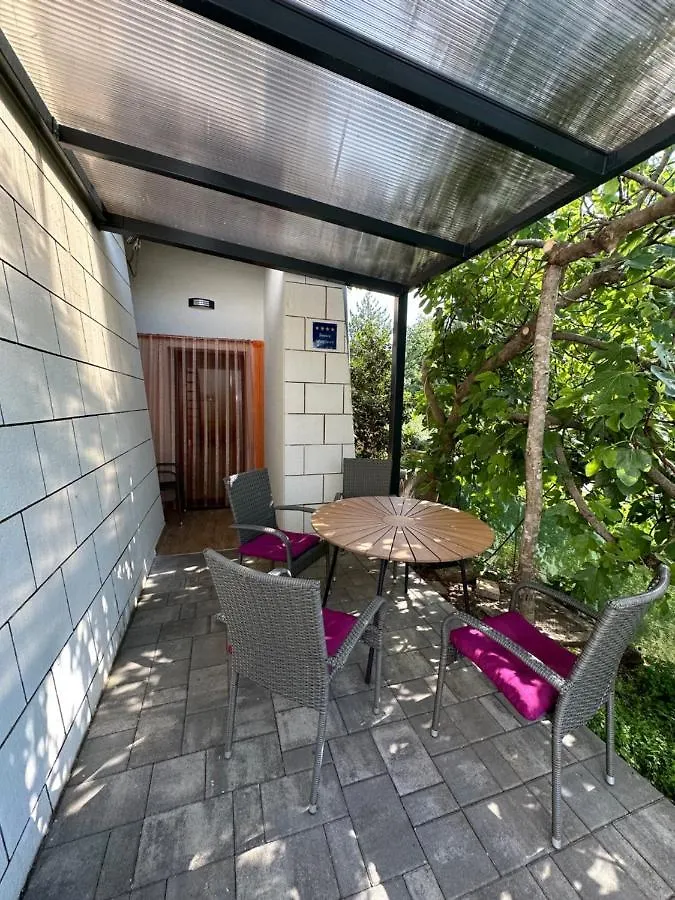 Apartman Cvjetni Njivice Hırvatistan