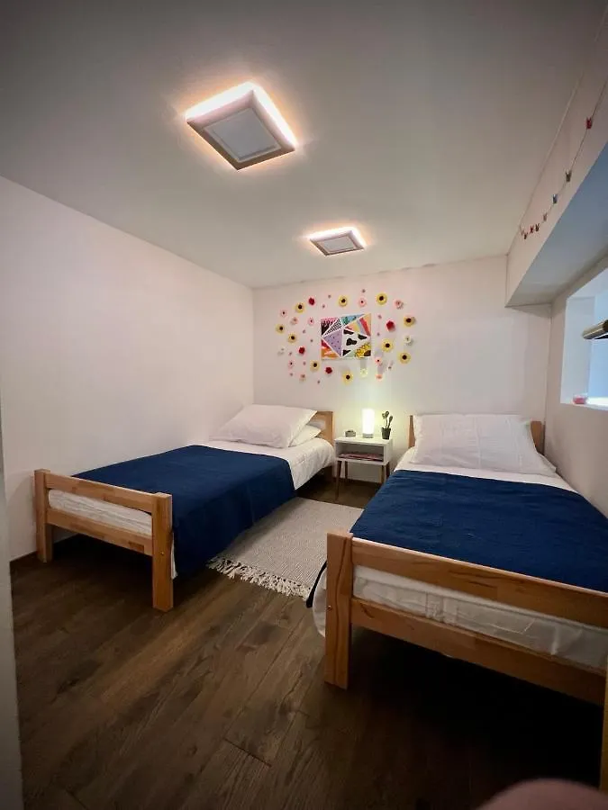 Apartman Cvjetni Njivice 0*,  Croatia